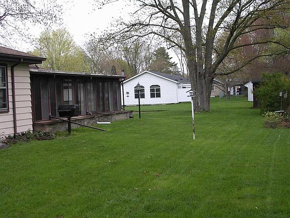 3rd image of 2124 Cedar Dr