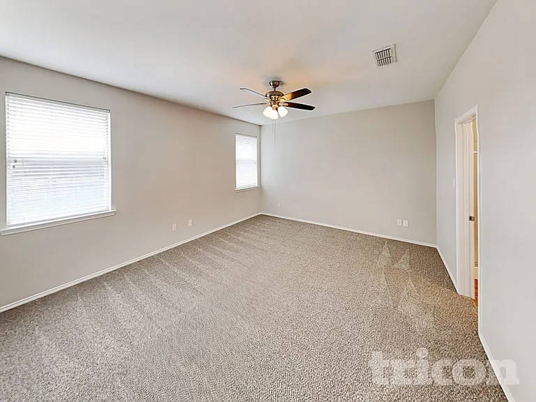 4913 Cape St — Photo 6