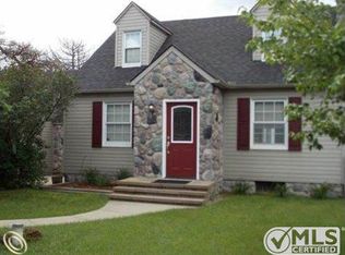 7375 Pontiac Lake Rd, Waterford, MI 48327