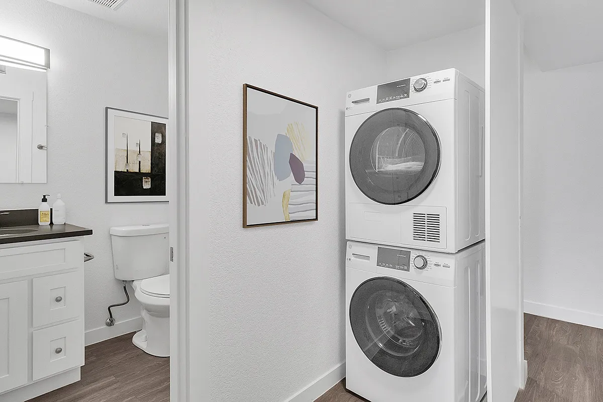 RockView Apartments — Photo 4