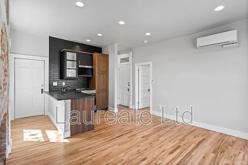Building Photo - 2224 E 14th Ave #3