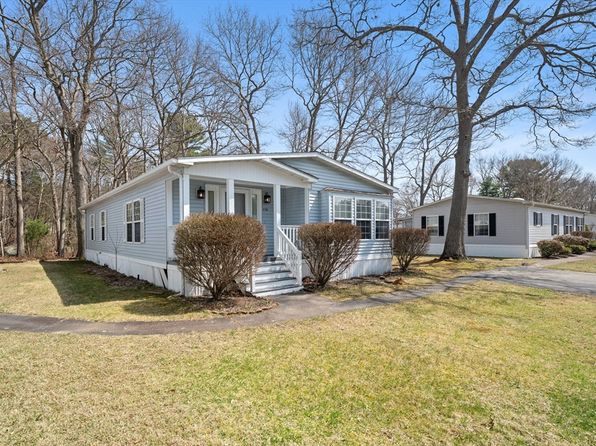 239 Mapleleaf Dr, Taunton, MA 02780