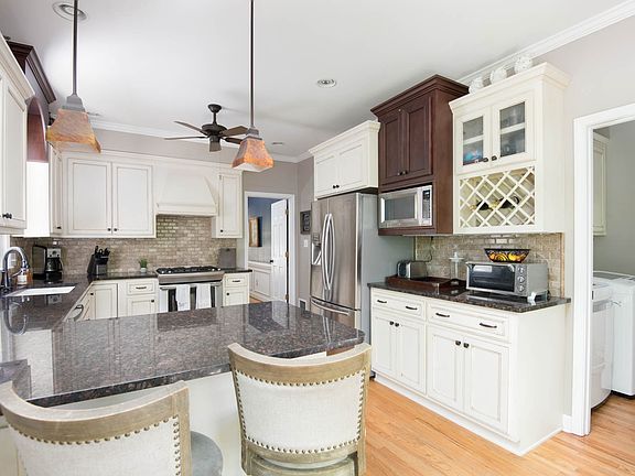 5th image of 9760 Summer Oaks Dr