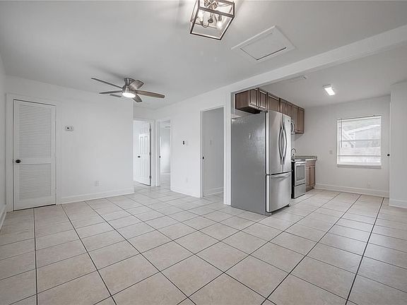 4th image of 902 E 22nd Ave APT 2
