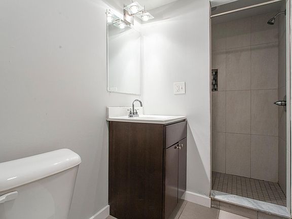 5th image of 4031 Spruce St #Rr