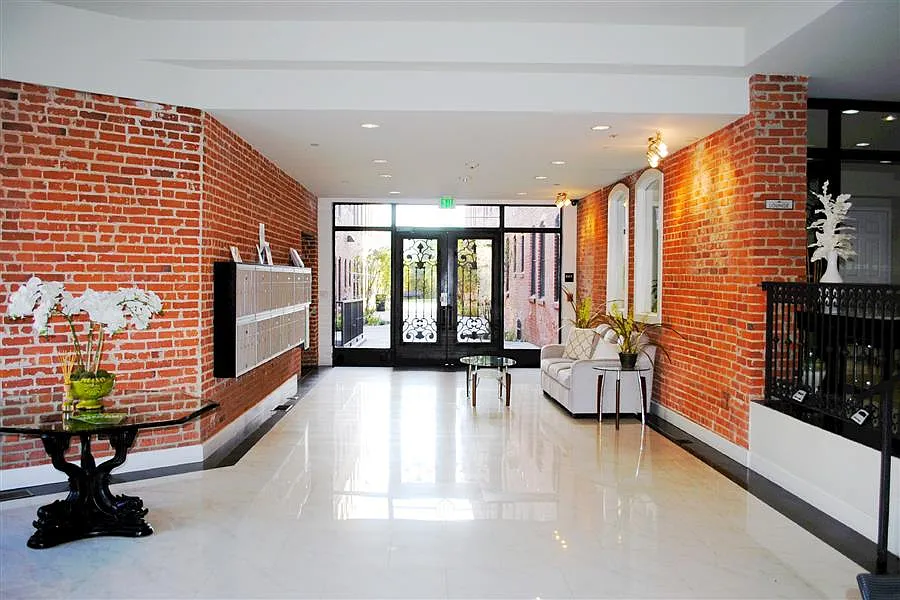 Brownstone Lofts — Photo 3