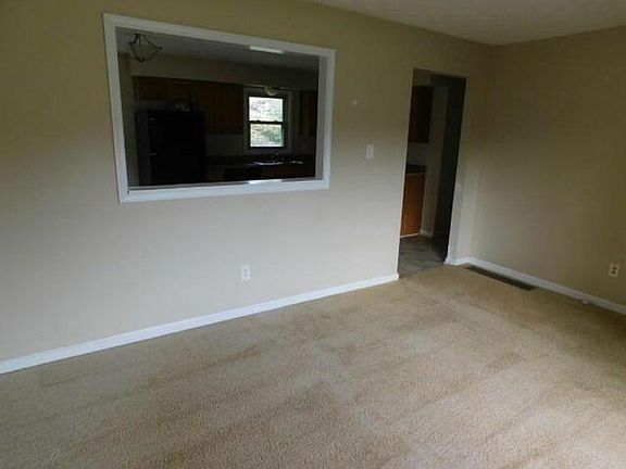 3rd image of 532 Betty Ct