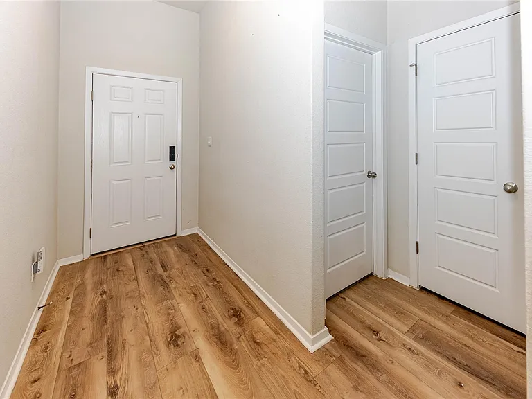 303 Schuyerville Dr — Photo 15