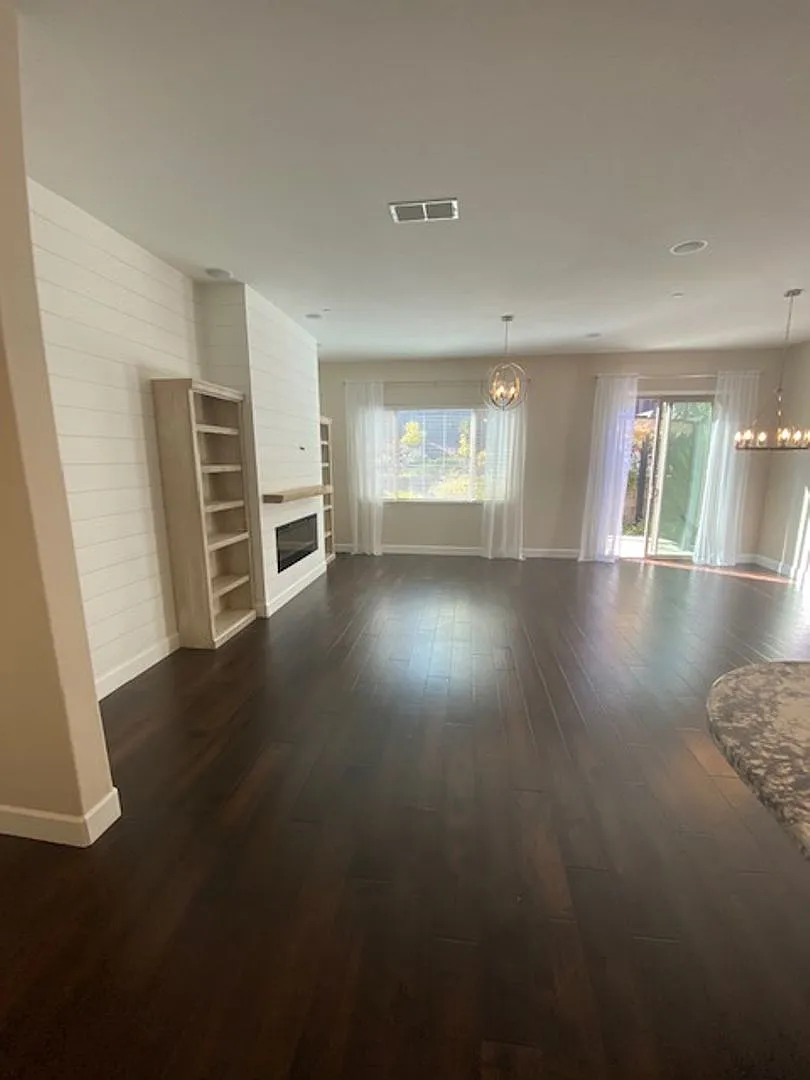 Beautiful Bright Single Story Solar Home With Whitney Ranch Pool Access — Photo 4