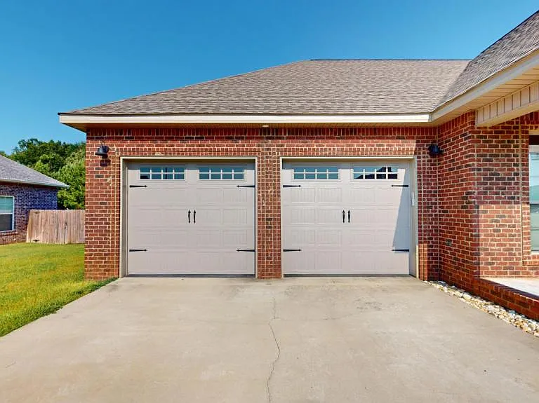1006 Legacy Dr — Photo 34