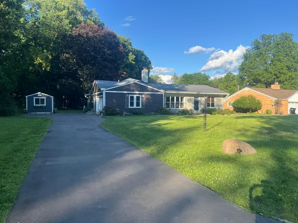 26532 Springfield Dr, Farmington Hills, MI 48334