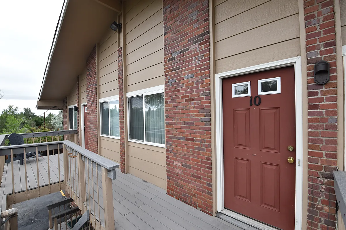 Building Photo - 4955 Moorhead Ave #10