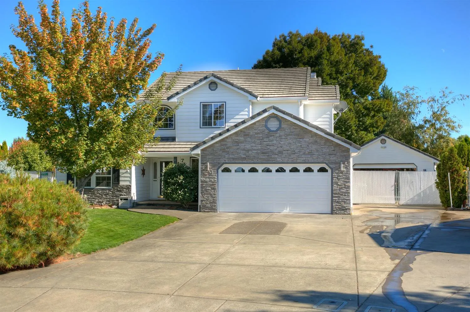 749 Mallory Ct photo 1