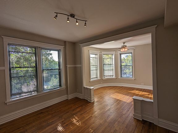 2nd image of 1934 W Dickens Ave Unit 3