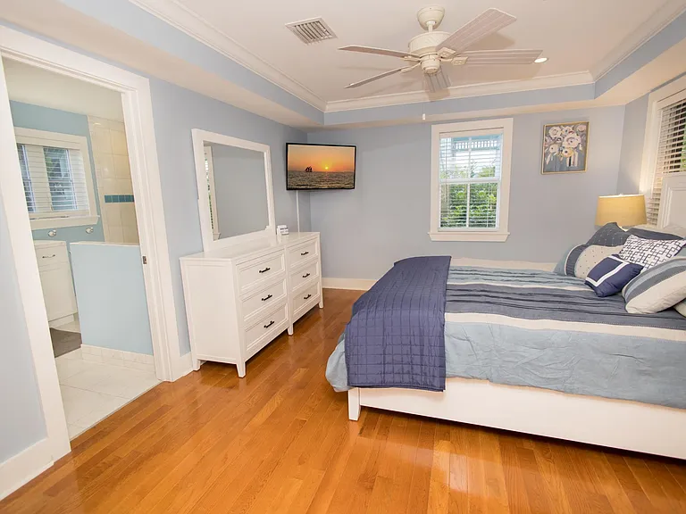 814 Ashe St — Photo 34