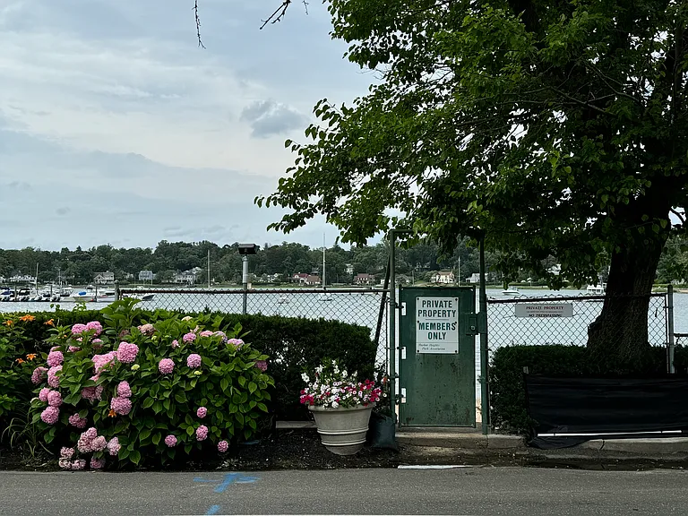 8 Blackberry Ln — Photo 16