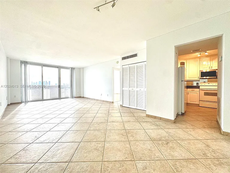 800 West Ave #823 — Photo 2
