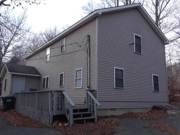 655 Country Place Dr, Tobyhanna, PA 18466