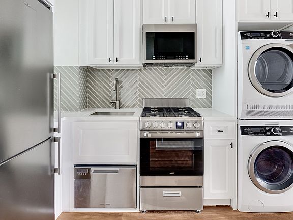 5th image of 340 E 9th St APT 6
