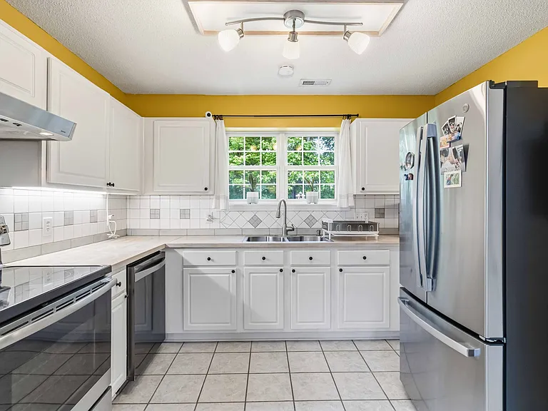 111 Briarhaven Dr — Photo 4