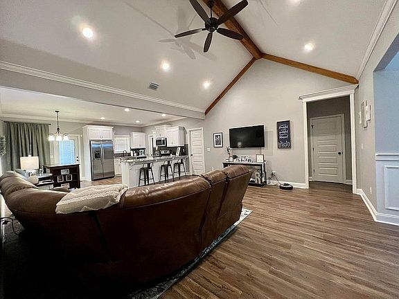 2nd image of 3954 Bettys Pl