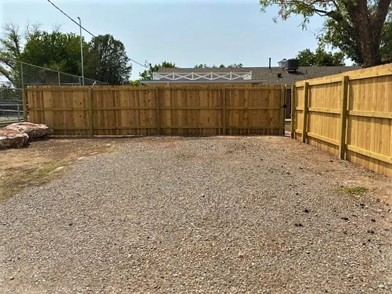 1107 S Yates St — Photo 21