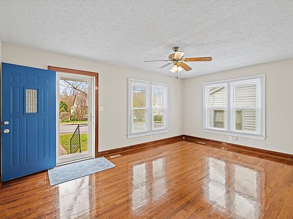 3rd image of 152 Park Ave