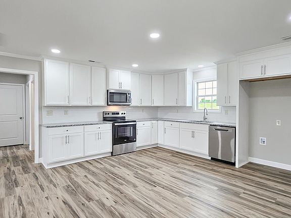 5th image of 9241 Stanford Rd