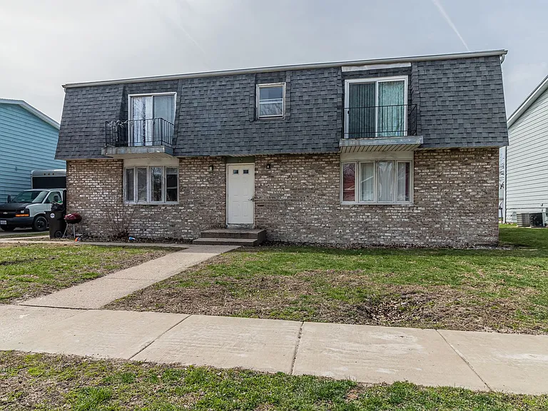 801 Hollycrest Dr — Photo 9