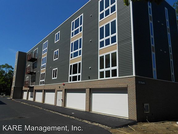 2nd image of 911 N Milwaukee Ave APT 203