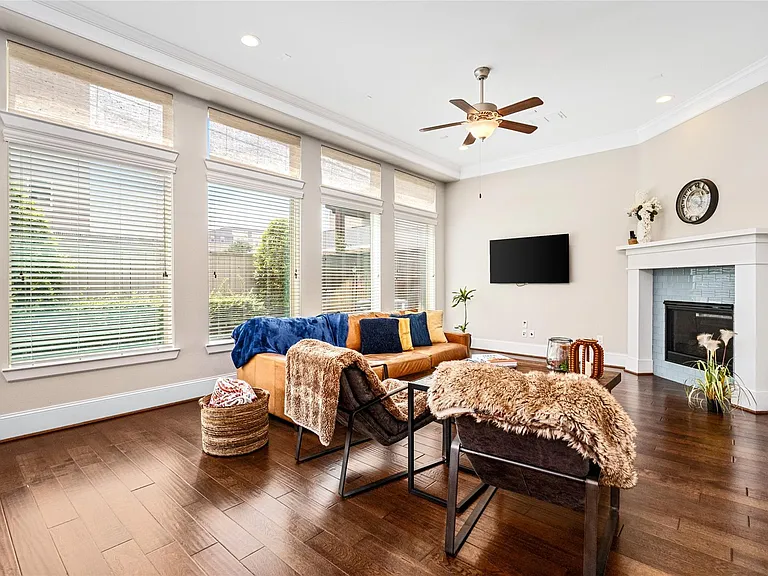 1407 Devonshire Manor Ln — Photo 12