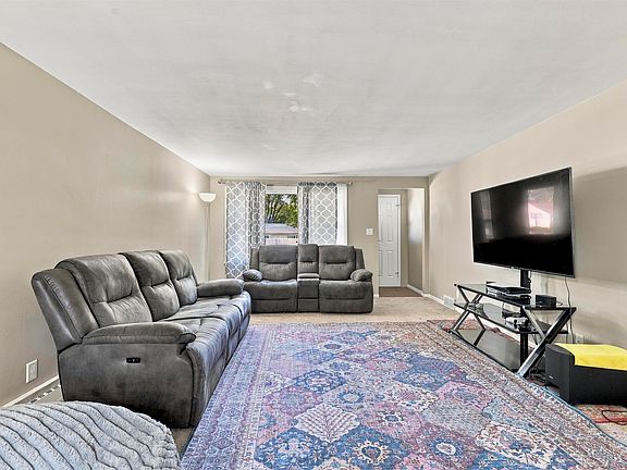 3rd image of 1193 Bond St
