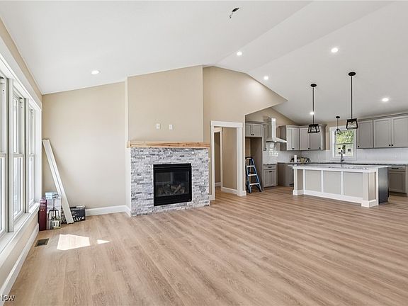 2nd image of 4035 Shelly Lynn Dr