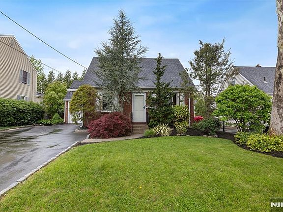 2nd image of 881 Lincoln Ave