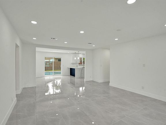 3rd image of 1001 SE 2nd Avenue