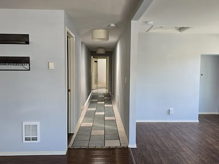 702 Montgomery St — Photo 13