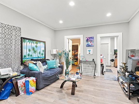 5th image of 708 E Jefferson Blvd