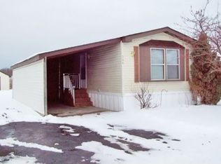 564 Birchwood Dr, Lockport, NY