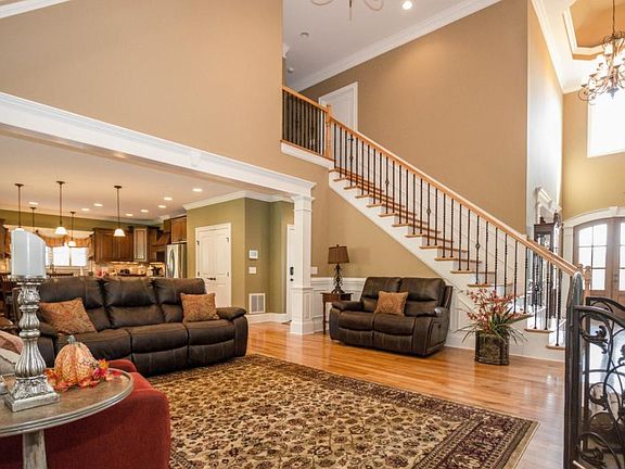 2nd image of 2729 Highland Glen Ct