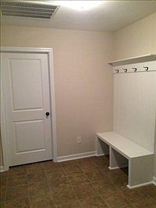 5th image of 713 Oakwood Ct