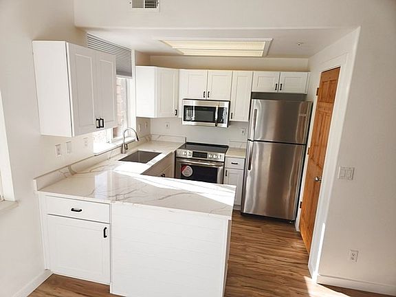3rd image of 1600 W Pinebrook Blvd #B1