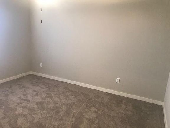 4th image of 3913 SW Peachwood Dr