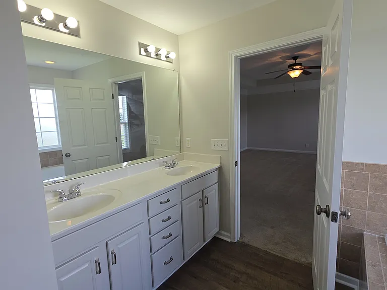 1186 Castlewood Dr — Photo 23