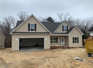 9 Roselynn Ln, Thomasville, NC 27360