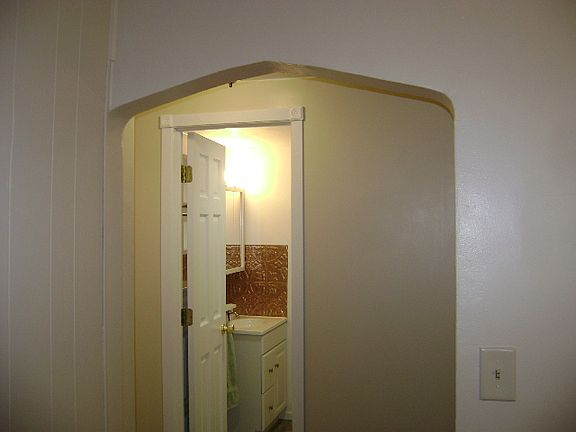 5th image of 157 W Sarnia St APT 3