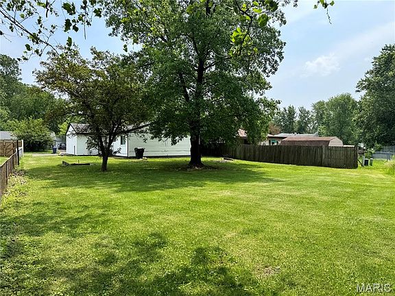 4th image of 18 Scarlet Dr