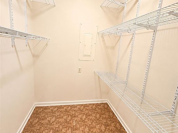 5th image of 192 Sandalwood Dr