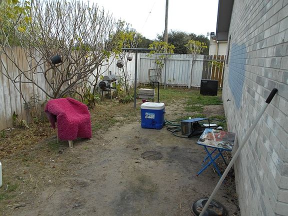 5th image of 1021 E Tom Landry St