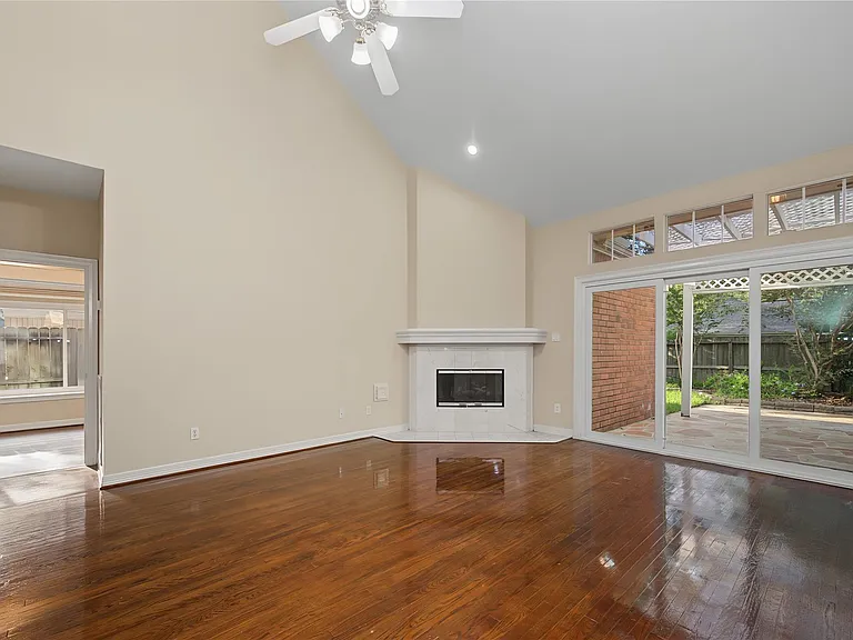 14135 Swallowfield Dr — Photo 21