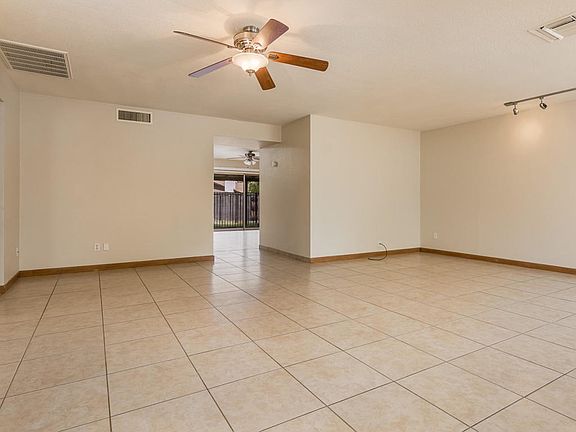 4th image of 3831 W Poinsettia Dr